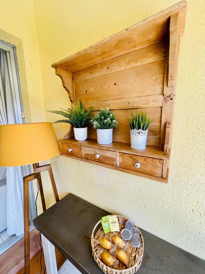 Bel Appartement Avec Mezzanine, Vue Mer Et Piscine Cogolin Exterior photo