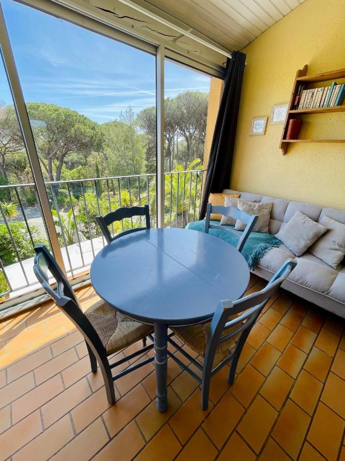 Bel Appartement Avec Mezzanine, Vue Mer Et Piscine Cogolin Exterior photo