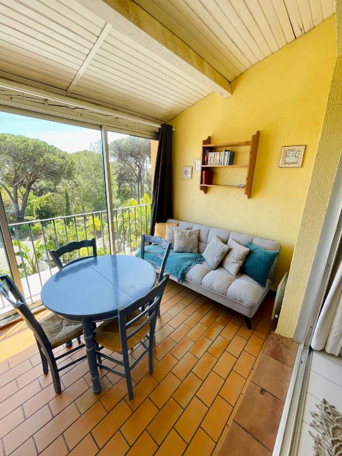 Bel Appartement Avec Mezzanine, Vue Mer Et Piscine Cogolin Exterior photo