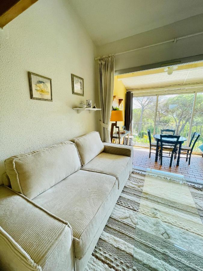 Bel Appartement Avec Mezzanine, Vue Mer Et Piscine Cogolin Exterior photo