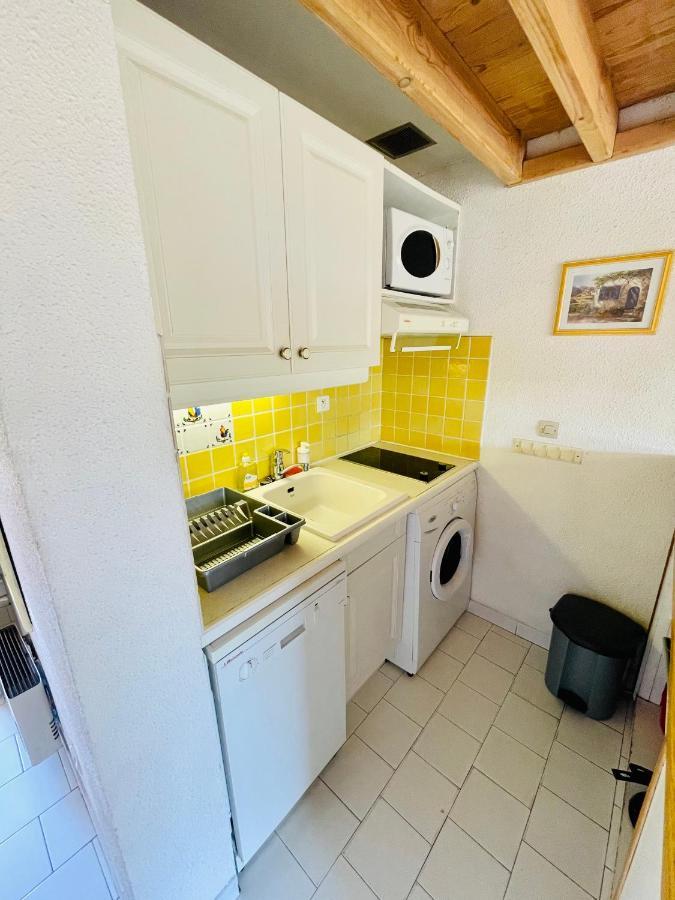 Bel Appartement Avec Mezzanine, Vue Mer Et Piscine Cogolin Exterior photo