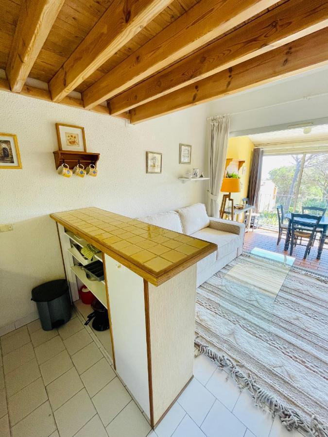 Bel Appartement Avec Mezzanine, Vue Mer Et Piscine Cogolin Exterior photo